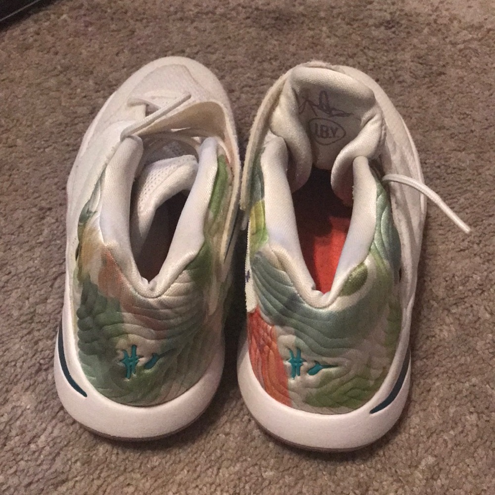 Nike Kylie 2 (gs)